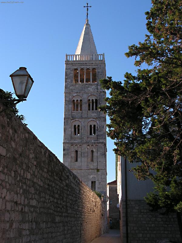 Foto: kouzlo uli�ek-p�i prohl�dce kl�t.komplexu