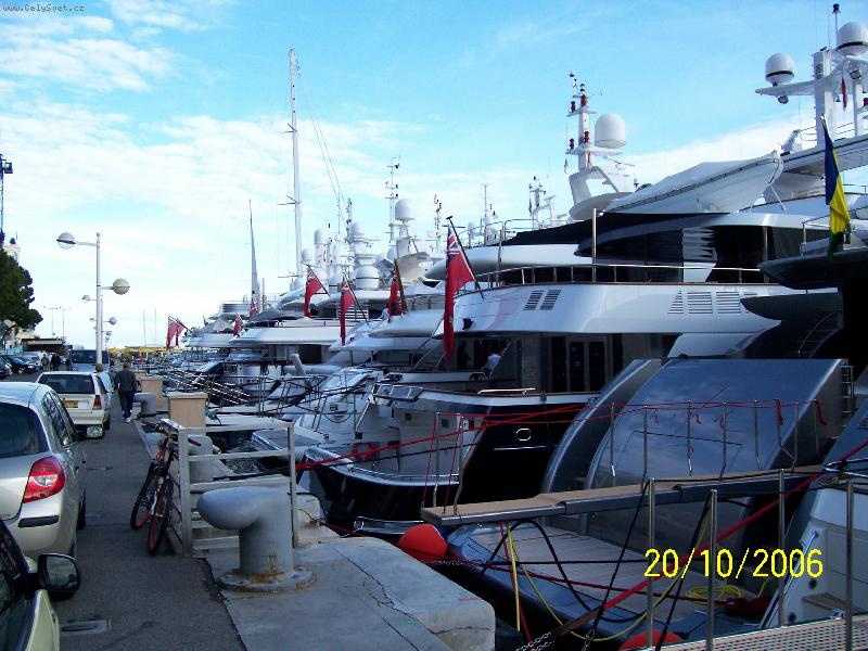 Foto: Monako-P��stav jachet v Monaku.