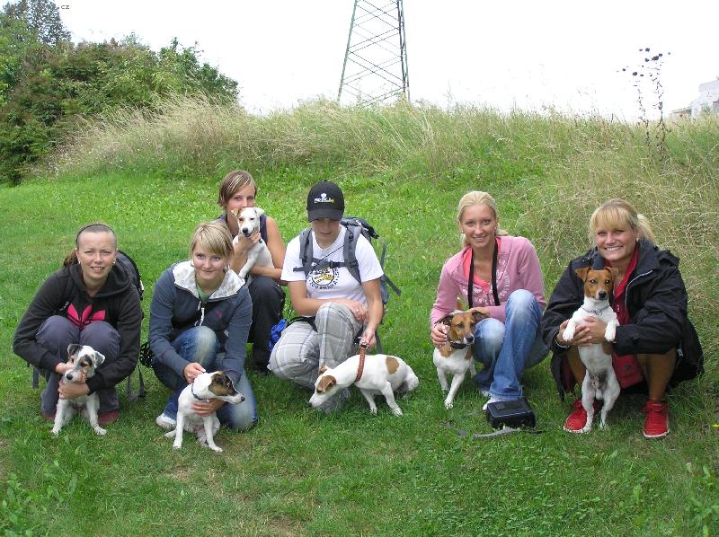 Foto: sraz JRT - ven�en� 2.9.2007-skupina