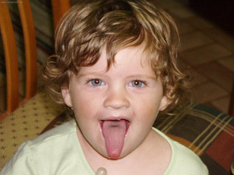 Foto: tak n�jak vypad� and�l s ��blem v t�le...