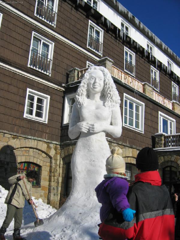 Foto: ledov�v�la-Na Pustevn�ch - ledov� sochy