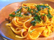 Recept online Tagliatelle se smetanovou om��kou