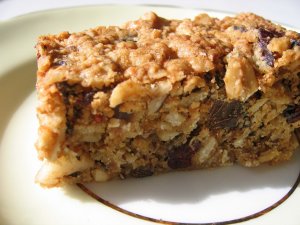 Recept online: K�upav� �okol�dov� dezert s m�sli: Pro slavnostn� p��le�itost: dezert bez pe�en� s k�upav�m z�kladem z m�sli, s tvarohov�m kr�mem se smetanou,�elatinou a �okol�dou, ozdoben� �leha�kou 