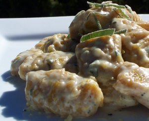 Recept online: No�ky s tvarohem a kiwi: Va�en� tvarohov� no�ky s om��kou z kiwi, pomeran�ov� ���vy a b�l�ho rumu
